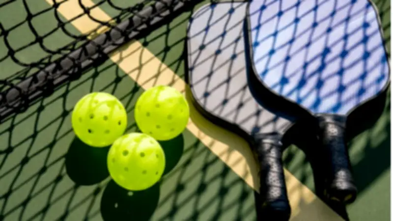 Le pickleball, un sport convivial à découvrir au Picpoul Raquettes Club Pinet