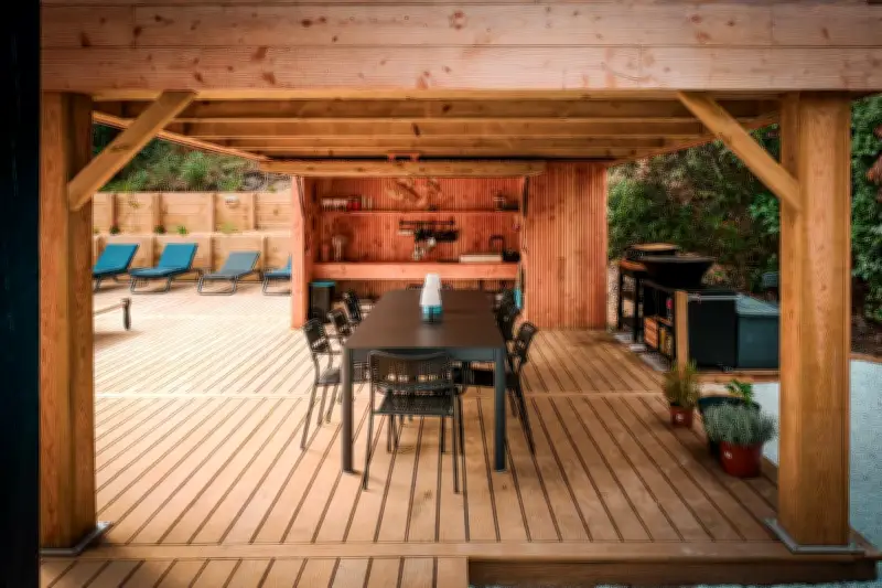 Le pin des Landes, star des terrasses, dynamise la filière bois française