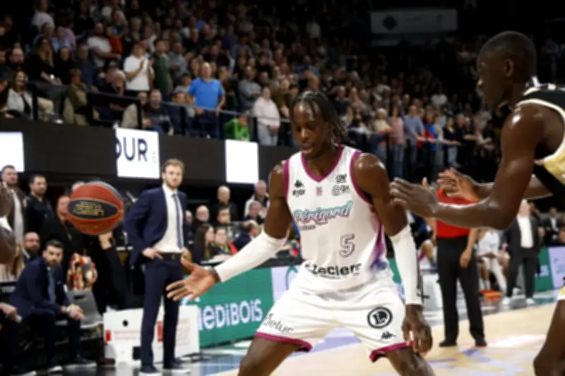 Le pivot gambien Ousman Krubally suspendu pour le match Boulazac-Dijon
