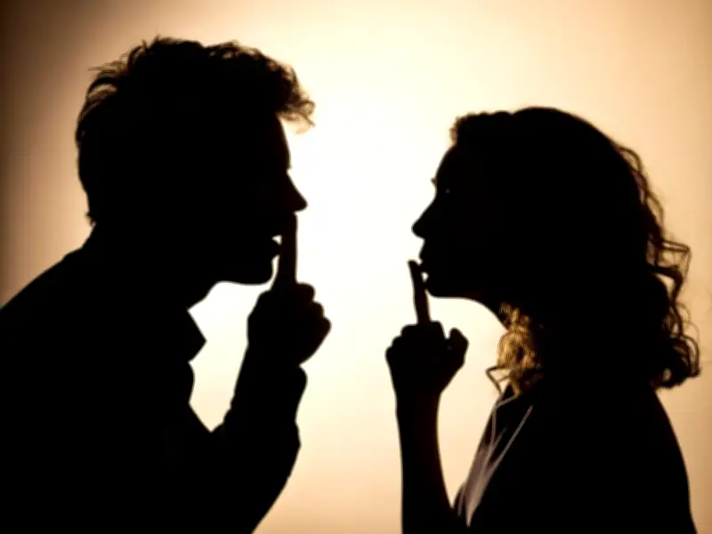 Le poids du silence : quand le secret professionnel envahit la vie privée