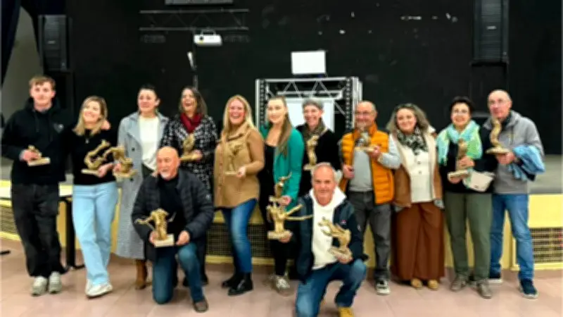 Le Pouget célèbre ses bénévoles du comité des fêtes après des festivités bohémiennes réussies