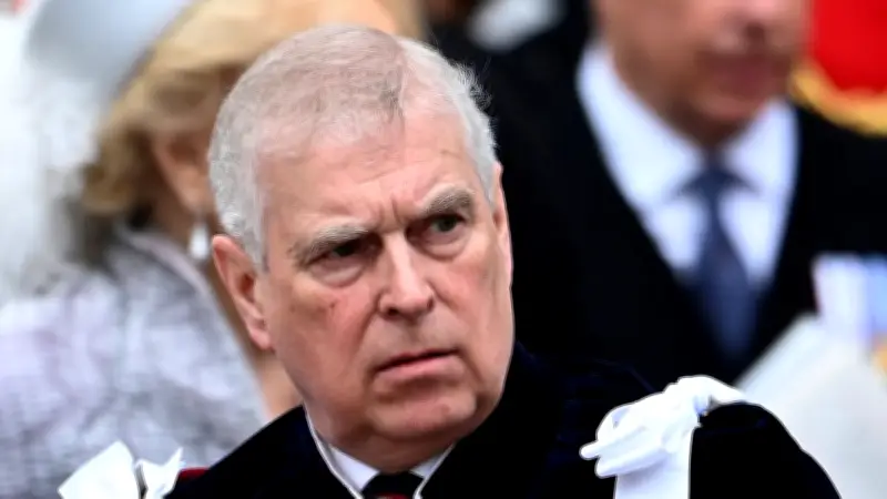 Le prince Andrew perd ses titres et doit quitter Royal Lodge