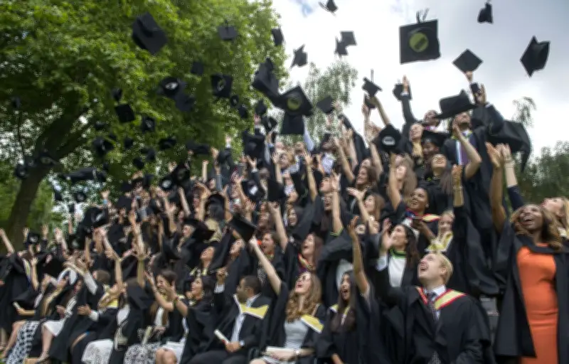 Le Royaume-Uni réintègre Erasmus en 2027 : un accord historique signé avec l'UE