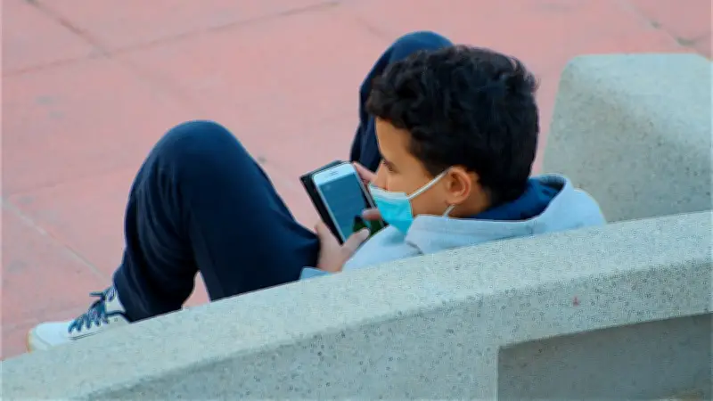 Le Sénat adopte une interdiction ciblée des réseaux sociaux pour les moins de 15 ans