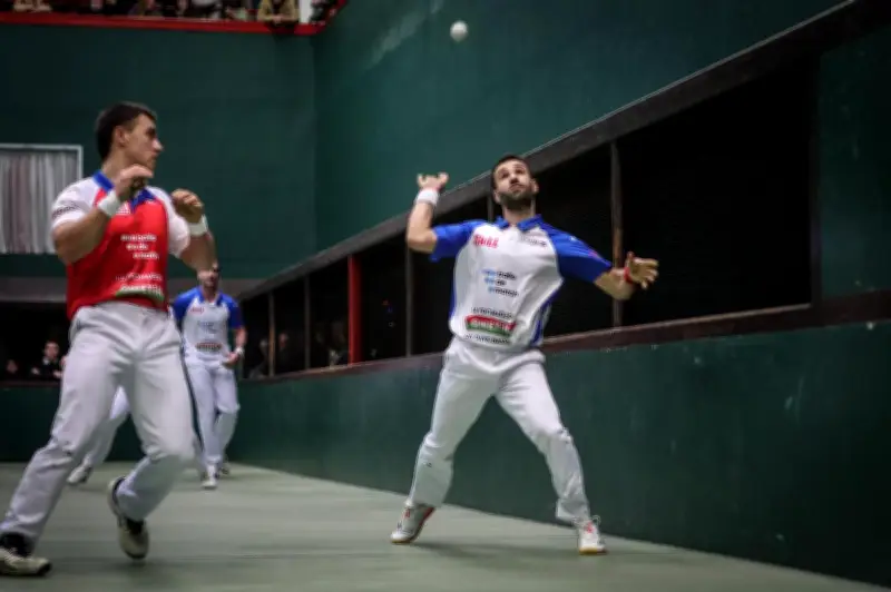 Le trophée de la Foire au jambon illumine le trinquet Saint-André à Bayonne