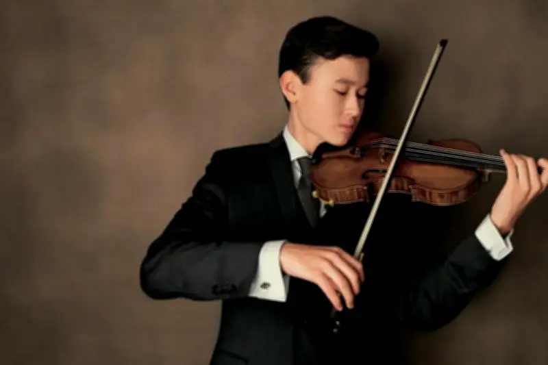 Le violoniste Daniel Lozakovich de retour à Monaco pour un concert Bach