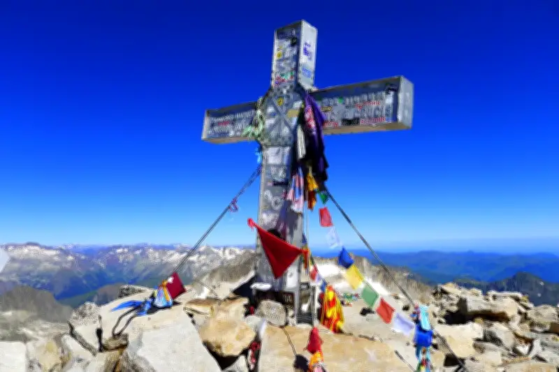 Le vol mystérieux de la croix du pic d'Aneto relance le débat sur les symboles religieux en montagne