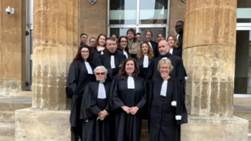 Les avocats de Lozère maintiennent leur grève et porteront un rabat rouge en protestation