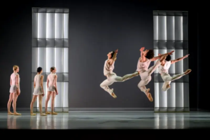 Les Ballets de Monte-Carlo renouent avec les « Miniatures » : un bouquet chorégraphique réjouissant