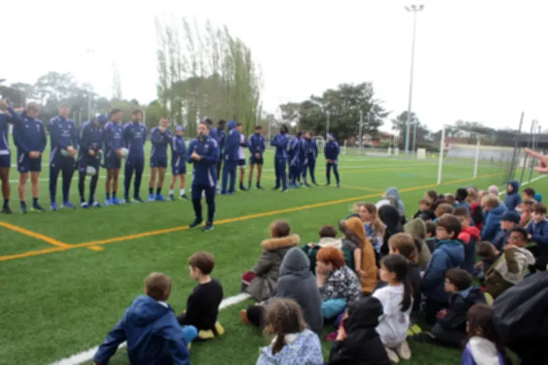 Les Bleus du rugby à 7 partagent l'olympisme avec des écoliers à Capbreton