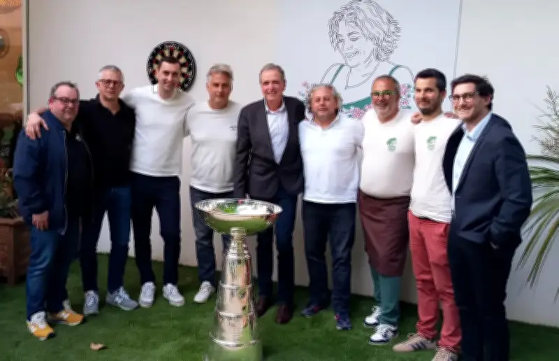 Les Boxers de Bordeaux exposent la coupe Magnus à Lormont