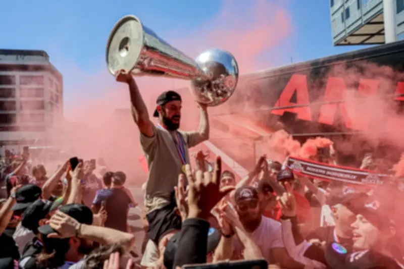 Les Boxers de Bordeaux fêtent leur titre de champion de France avec 500 supporters