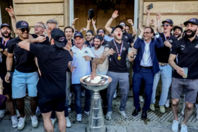 Les Boxers de Bordeaux fêtent leur titre de champion de France à l'Hôtel de Ville