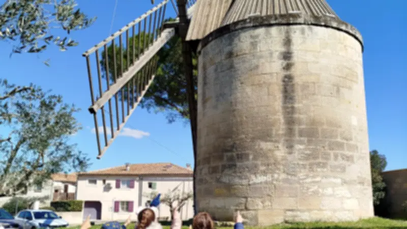 Les écoliers de Li Droulets découvrent les moulins des Aires lors d'une visite pédagogique
