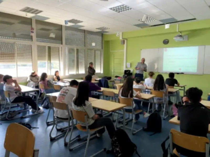 Les collégiens découvrent l'entrepreneuriat coopératif et s'engagent pour le bien-être scolaire