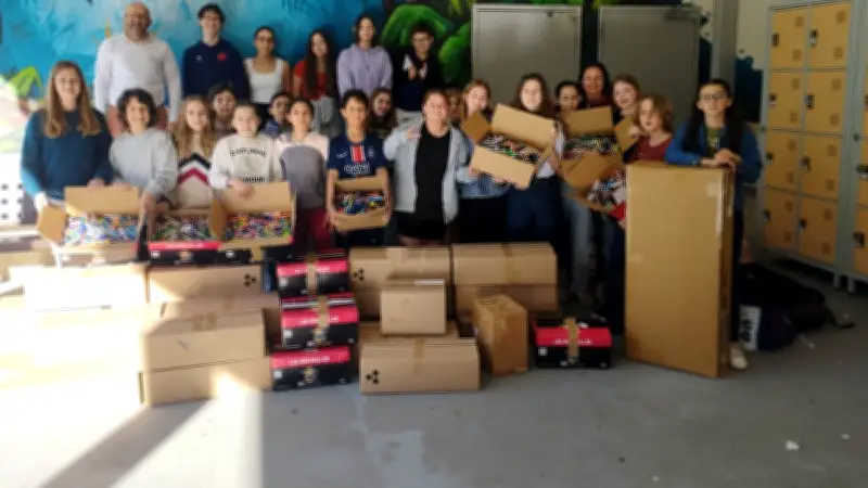 Les collégiens nîmois collectent 180 kg de plastique pour une association caritative
