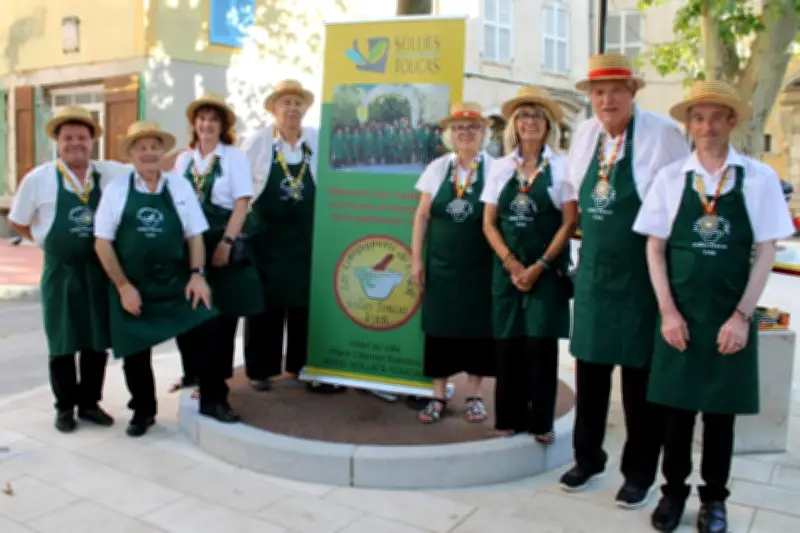 Les Compagnons de l’aïoli célèbrent 20 ans de traditions provençales à Solliès-Toucas