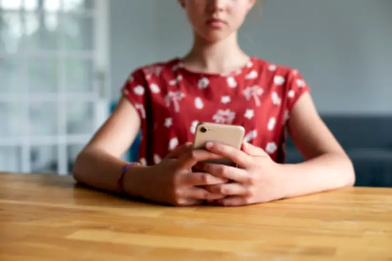 Les écrans chez les jeunes : opposer lecture et numérique est une fausse bonne idée