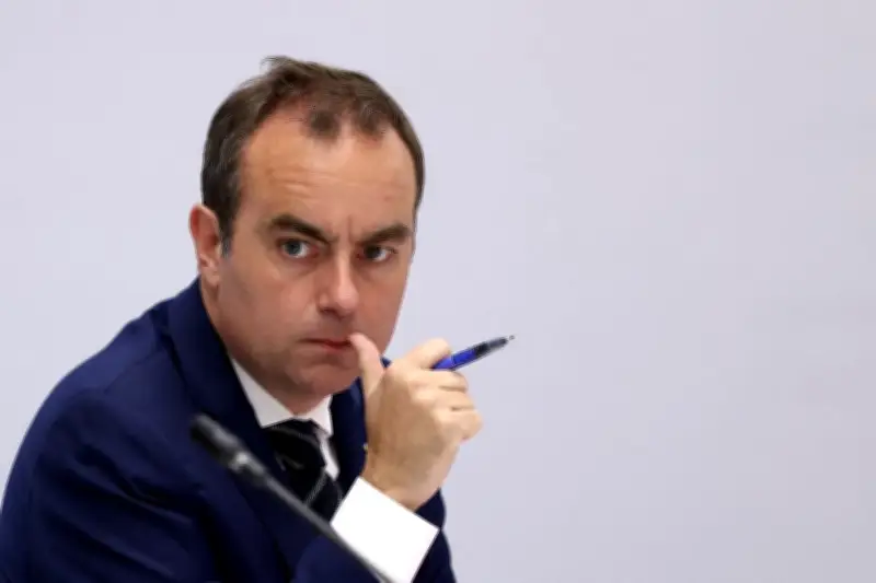 Les députés macronistes prient Sébastien Lecornu de se mêler de ses affaires