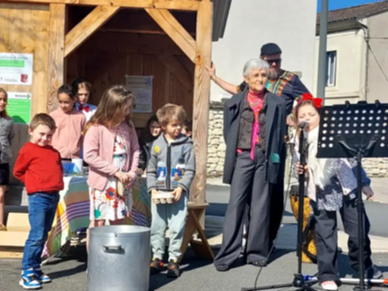 Les enfants célèbrent la poésie culinaire à Gardonne pour le Printemps des poètes