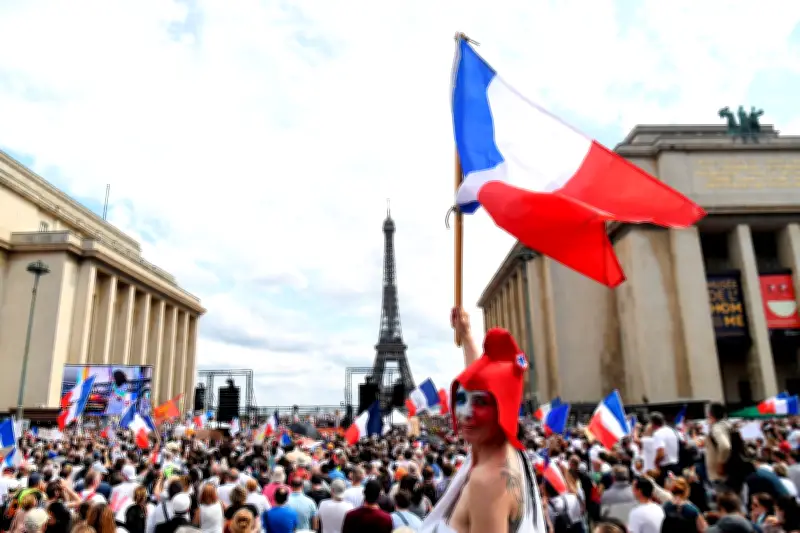 Les Français adhèrent aux valeurs républicaines mais doutent de leur application
