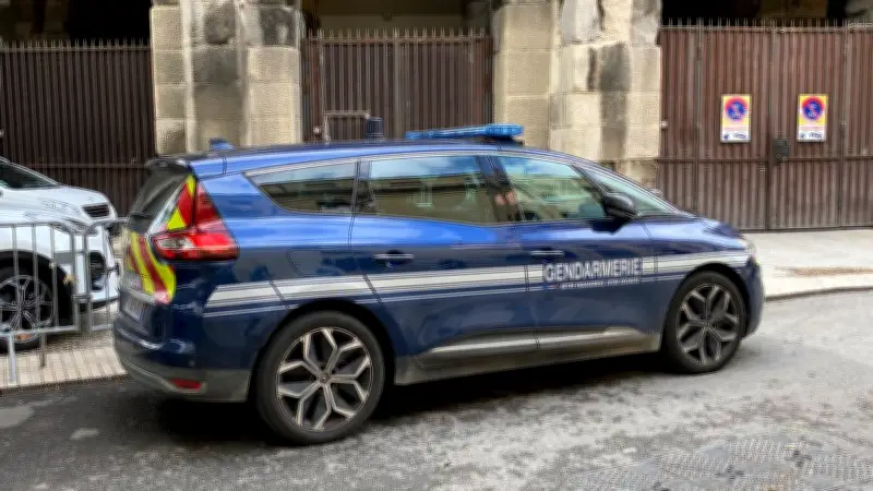 Les gendarmes du Vigan sauvent un automobiliste dont la voiture prend feu
