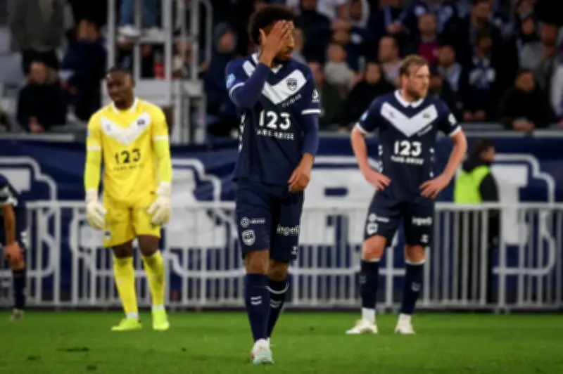 Les Girondins sombrent à domicile dans un contexte ultras tendu, la deuxième place menacée