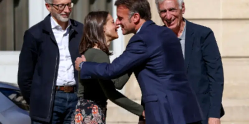 Les images de Cécile Kohler et Jacques Paris reçues à l'Élysée