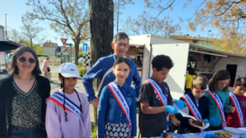 Les jeunes élus des Angles récoltent 445 € pour un enfant malade