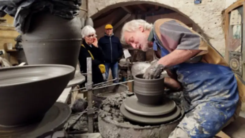 Les Journées Européennes des Métiers d'Art à Saint-Quentin-la-Poterie : un succès malgré la météo