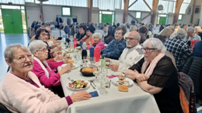 Les Joyeuses Années célèbrent la convivialité lors d'un repas dansant animé
