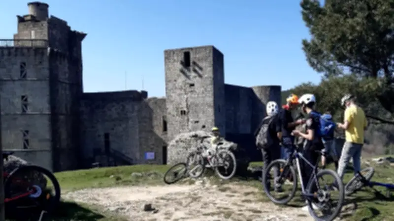 Les Lendemains : Journées nature et cirque mensuelles dans les Cévennes