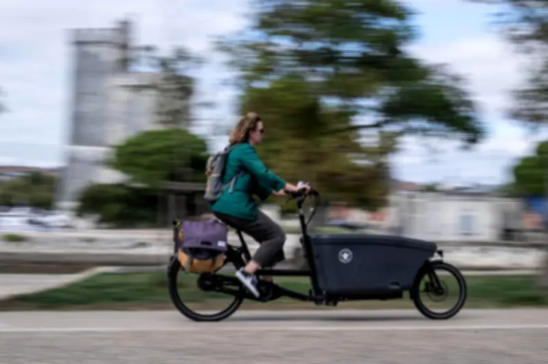 Les livreurs en vélos-cargos veulent intégrer le plan d'électrification du gouvernement