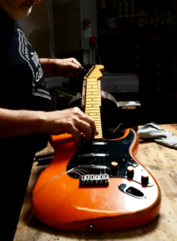 Les luthiers indépendants, héros méconnus de la guitare artisanale