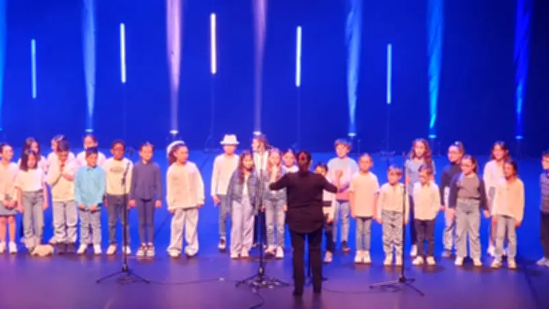 Les élèves de Bagnols-sur-Cèze enchantent la Pyramide avec un spectacle musical sur l'eau