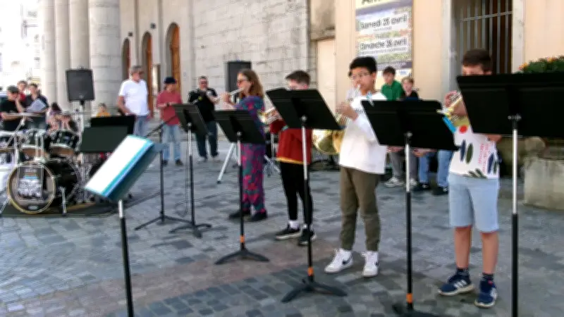 Les élèves du conservatoire d'Alès enchantent Anduze avec un concert impromptu
