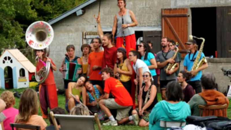 Les Oiseaux de trottoir en concert à Saint-Paul-la-Coste le 1er mai