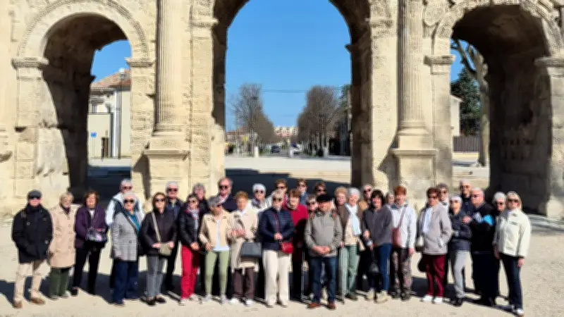 Les seniors d'Orange voyagent dans le temps à la découverte du patrimoine romain