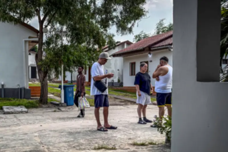 Les États-Unis expulsent des migrants vers l'Afrique : motivations politiques et financières