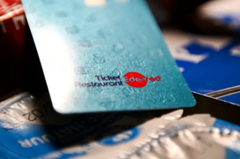 Les titres restaurants pérennisés et utilisables le dimanche, annonce le gouvernement