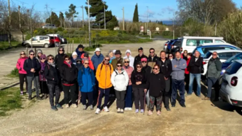Lespignan Aventure réunit 35 randonneurs pour une marche conviviale le long du canal du Midi
