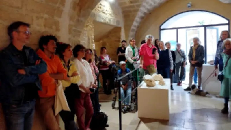 L'exposition Sortie de Résidence #5 illumine Saint-Quentin-la-Poterie avec ses céramiques contemporaines