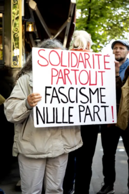 L'IA menace la démocratie par le déclassement des jeunes diplômés, pas seulement par les fake news