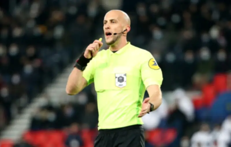 Ligue 1 : la sonorisation des arbitres testée lors du PSG-Toulouse