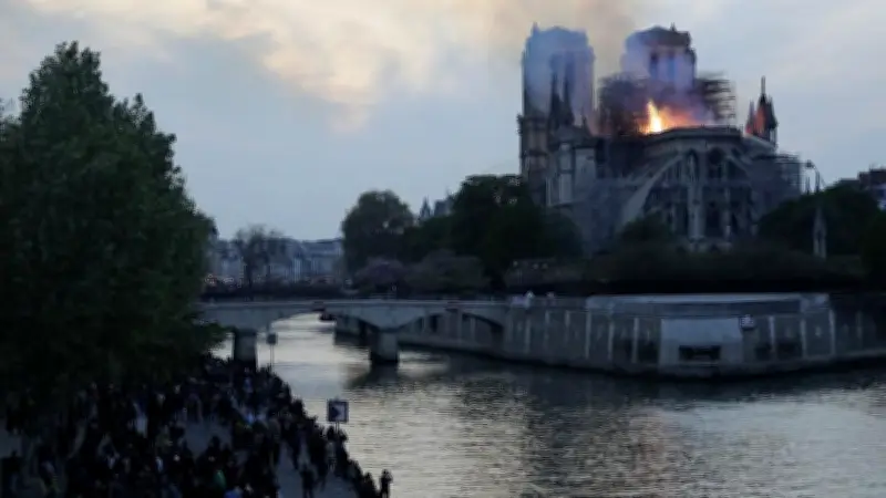L'incendie de Notre-Dame a-t-il durablement pollué la Seine au plomb ?