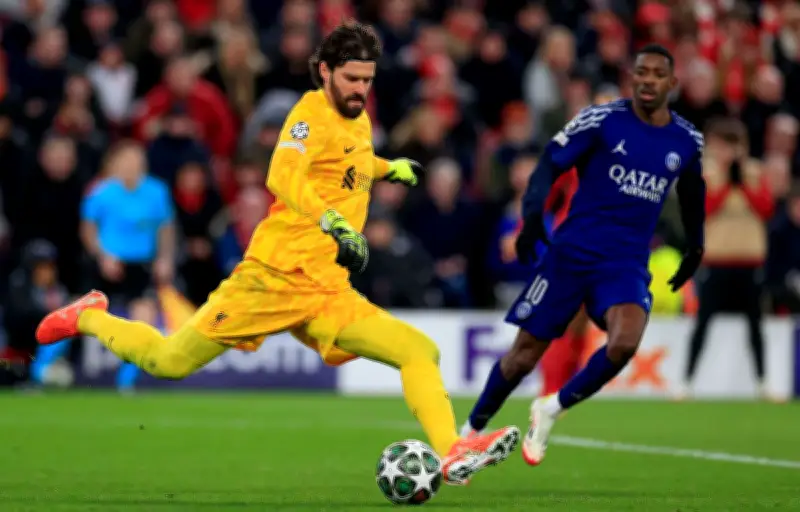 Liverpool privé d'Alisson face au PSG en Ligue des champions, Salah de retour