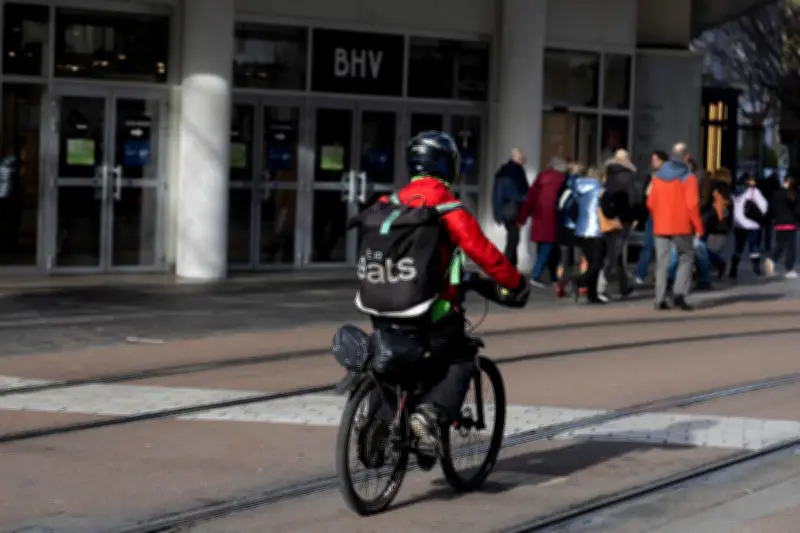 Livreurs d'Uber Eats et Deliveroo portent plainte pour traite humaine