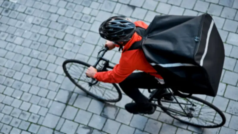 Livreurs à vélo : Uber Eats et Deliveroo contestent l'étude alarmante de Médecins du Monde