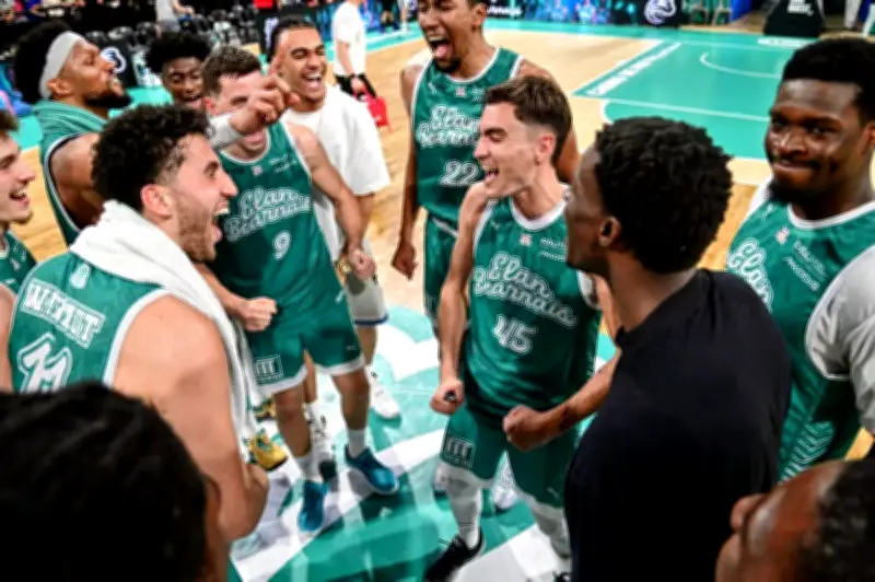 L'Élan Béarnais s'impose face à Châlons-Reims pour une 10e victoire consécutive