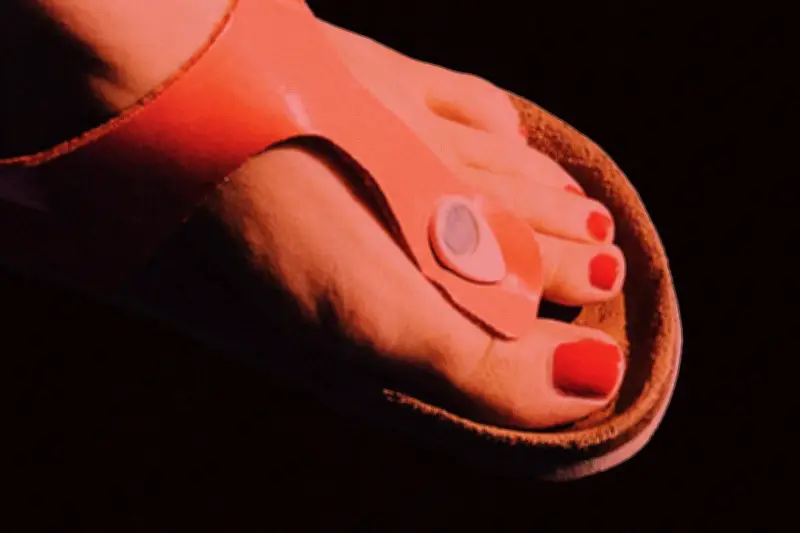 L'obsession intime des grands pieds féminins en Birkenstock